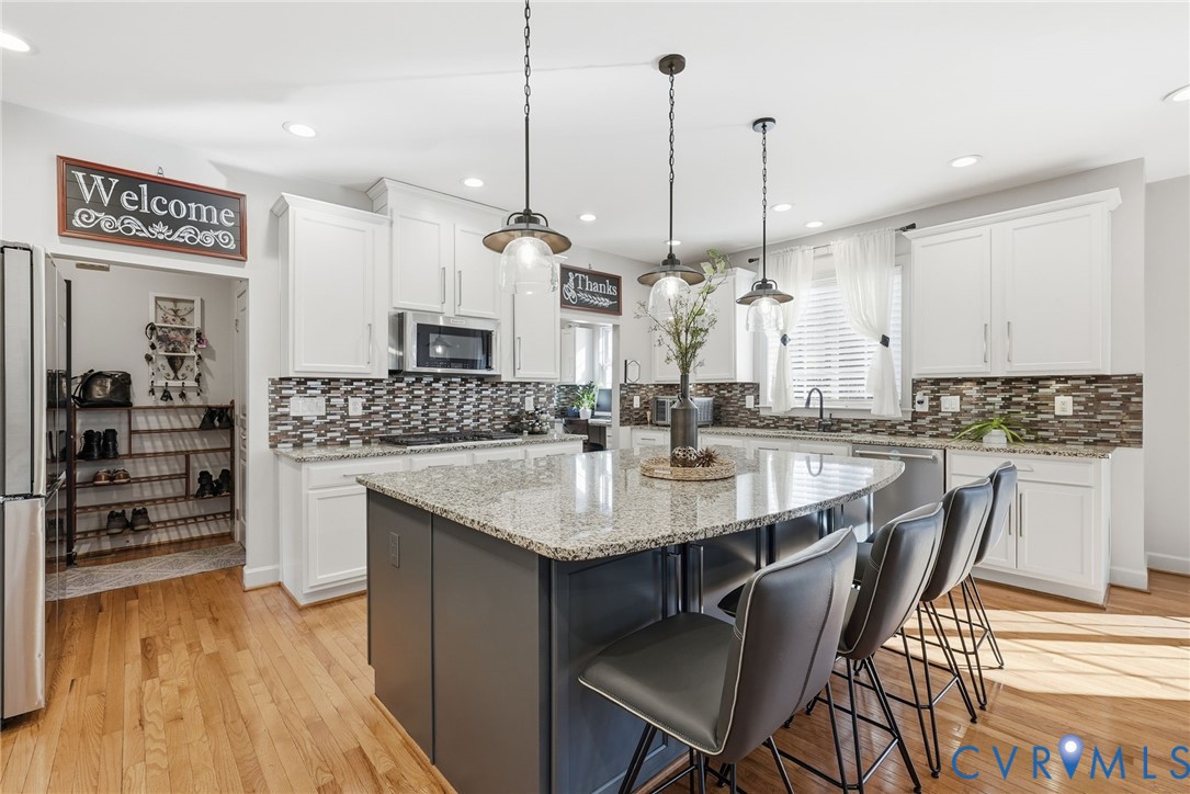 10887 Monocacy Way Manassas, VA 20112 - Photo 13 of 48 Mudroom with closet and storage off the kitchen fe