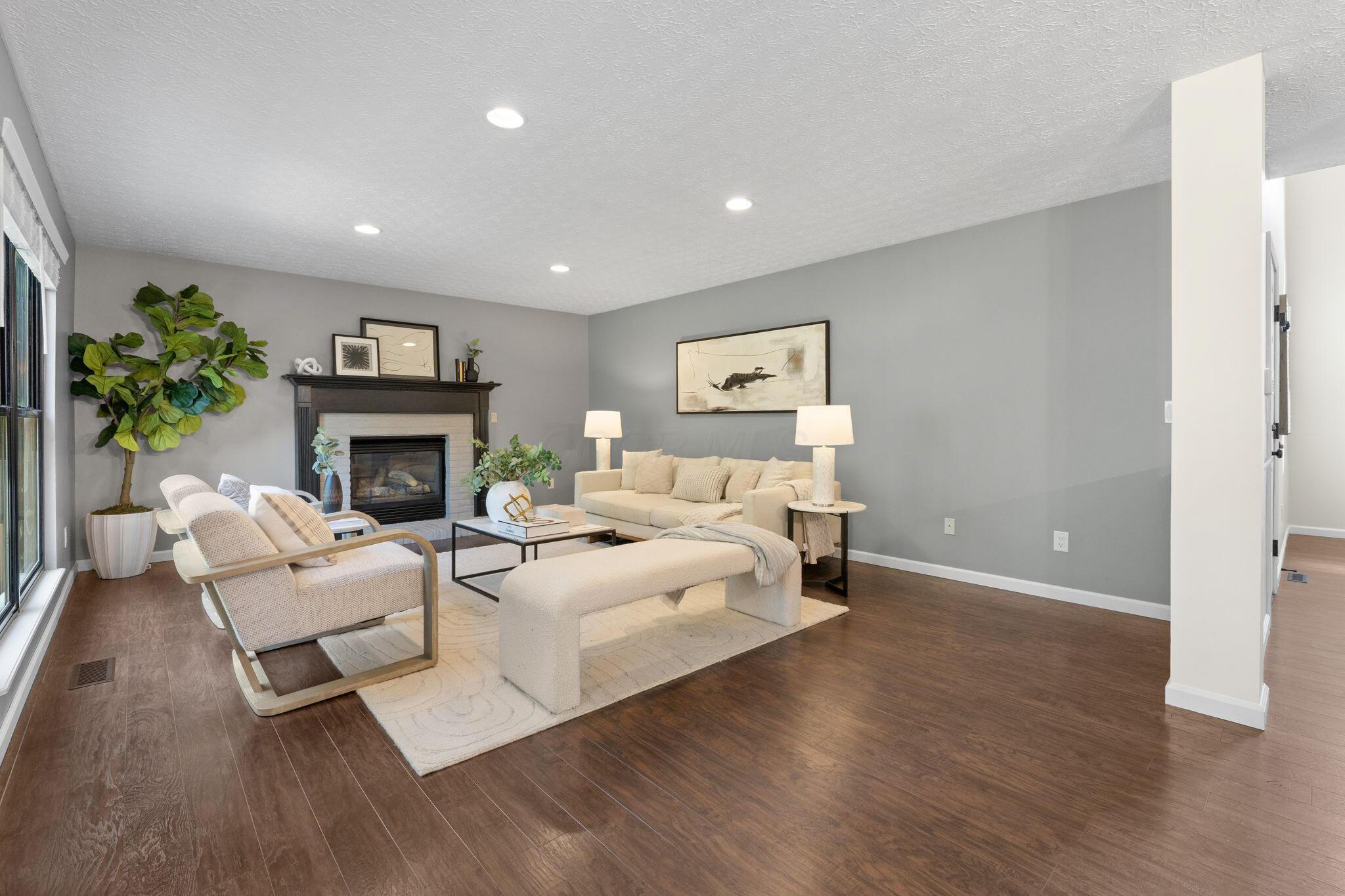 2935 Splitrock Road Columbus, OH 43221 - Photo 9 of 34 Living Room