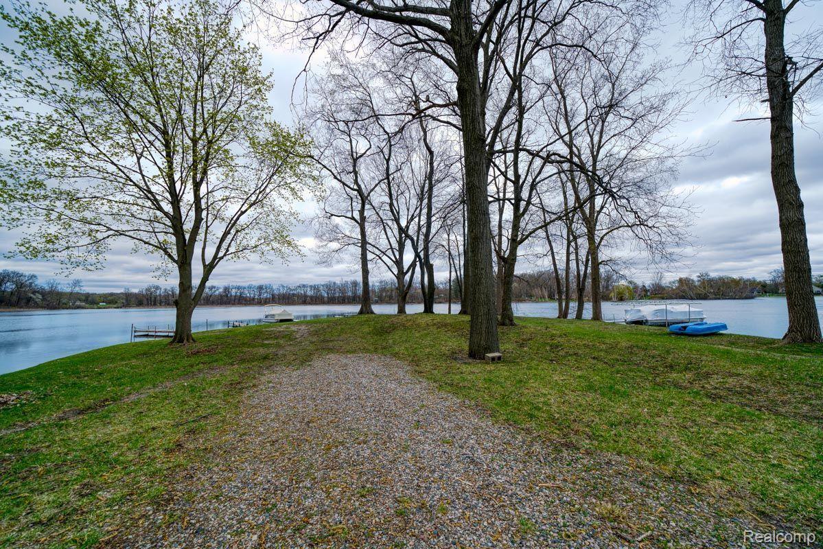 4420 Harvey Lake Road Highland, MI 48356 - Photo 4 of 30 Gallery Image 4