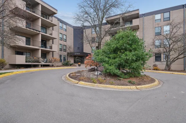 $175,000 | 6730 Vernon Avenue South, Unit 201, Edina, MN 55436