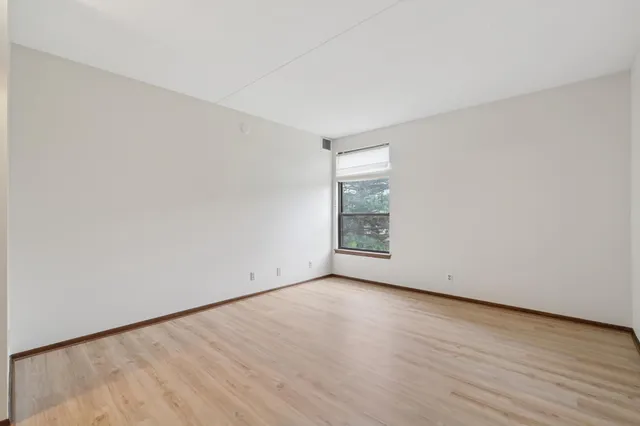 $175,000 | 6730 Vernon Avenue South, Unit 201, Edina, MN 55436