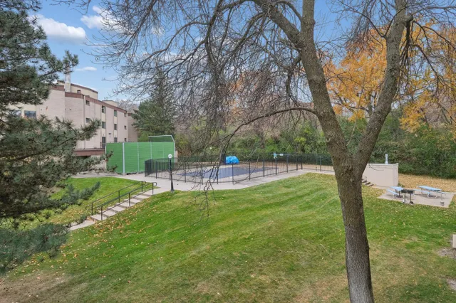 $175,000 | 6730 Vernon Avenue South, Unit 201, Edina, MN 55436