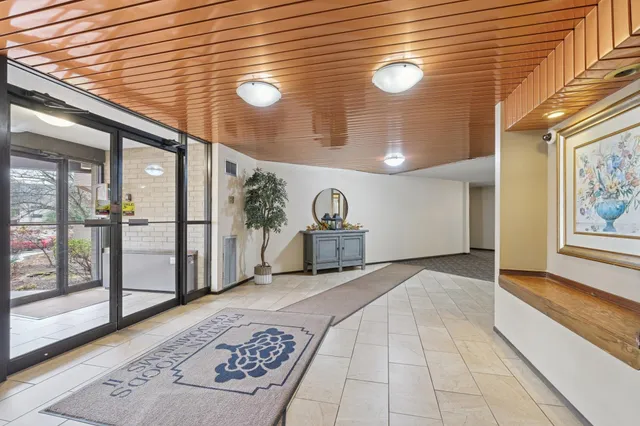 $175,000 | 6730 Vernon Avenue South, Unit 201, Edina, MN 55436