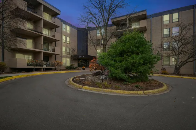 $175,000 | 6730 Vernon Avenue South, Unit 201, Edina, MN 55436