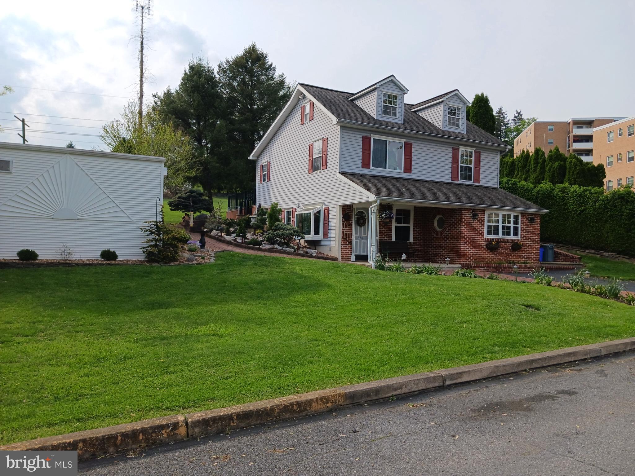 628 Pershing Boulevard Reading, PA 19607 - Photo 2 of 34 Gallery Image 2