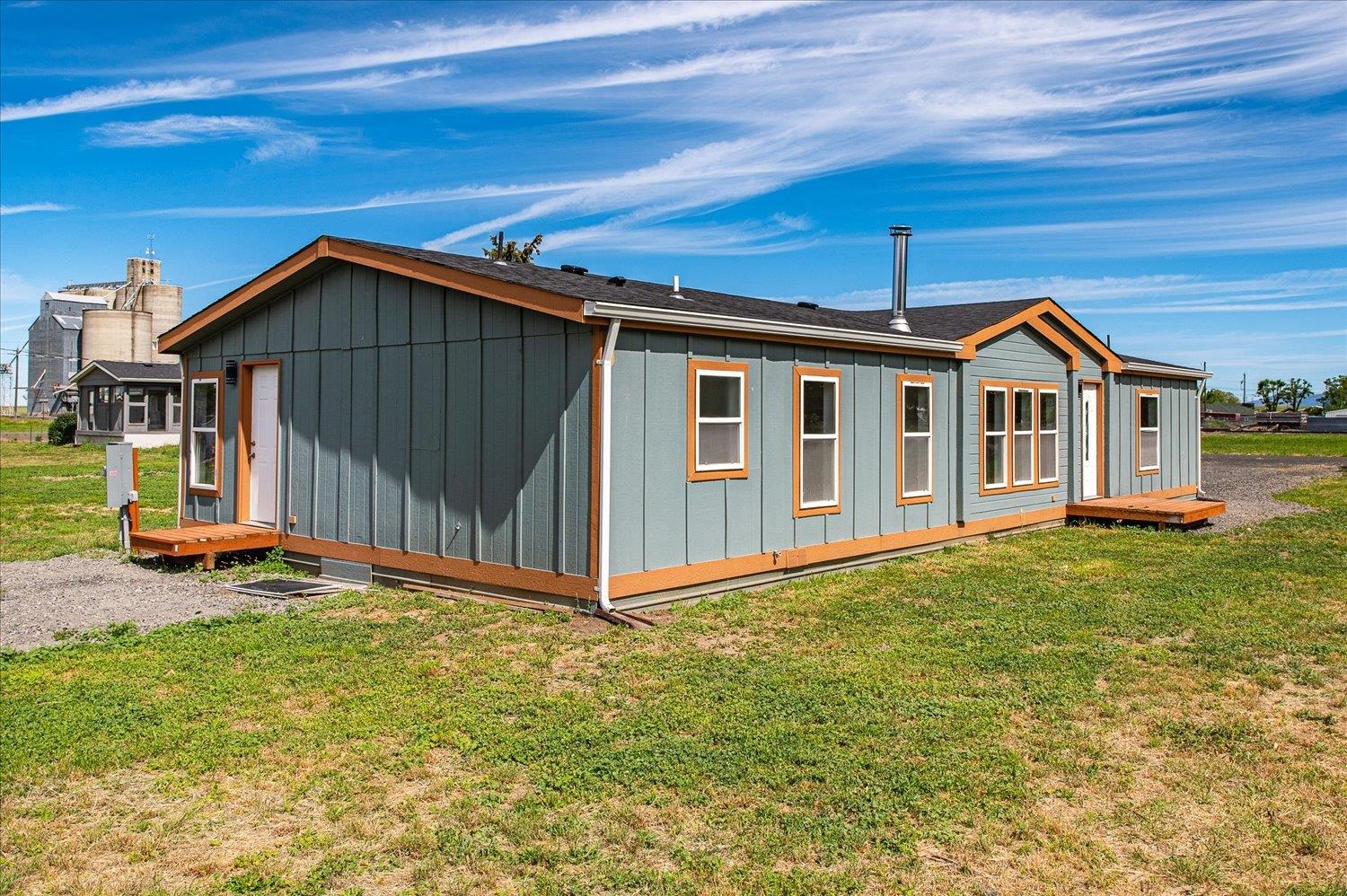 255 Southeast Railroad Street Creston, WA 99117 - Photo 2 of 48