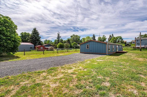 $224,900 | 255 Southeast Railroad Street, Creston, WA 99117