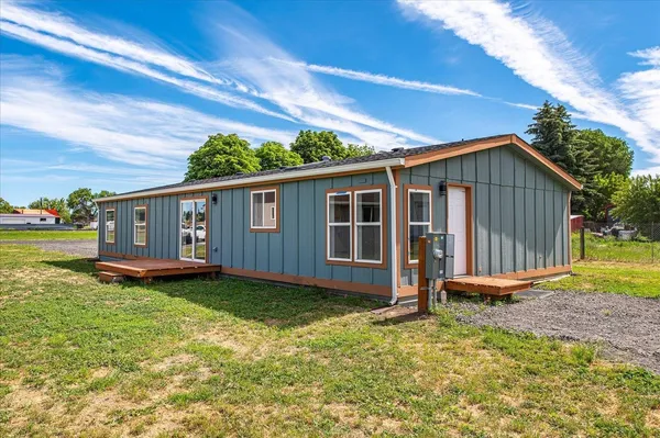 $224,900 | 255 Southeast Railroad Street, Creston, WA 99117