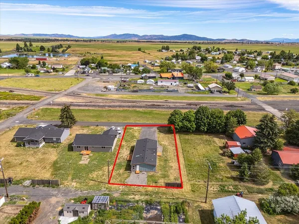 $224,900 | 255 Southeast Railroad Street, Creston, WA 99117