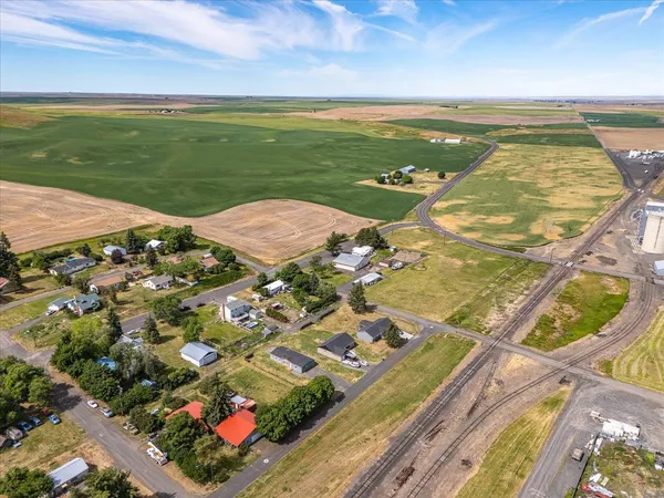 $224,900 | 255 Southeast Railroad Street, Creston, WA 99117