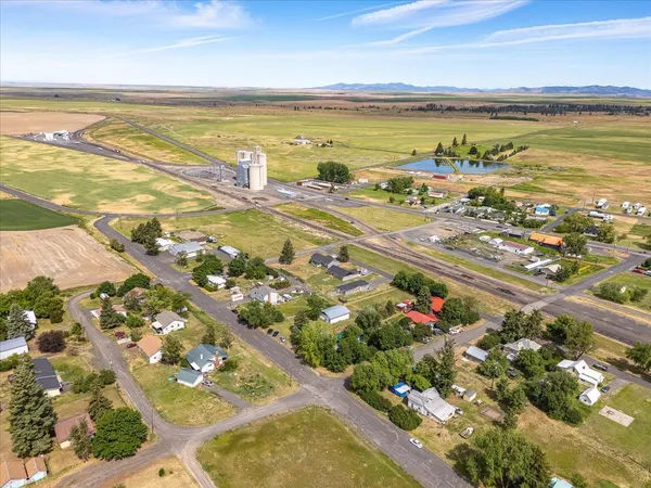 $224,900 | 255 Southeast Railroad Street, Creston, WA 99117