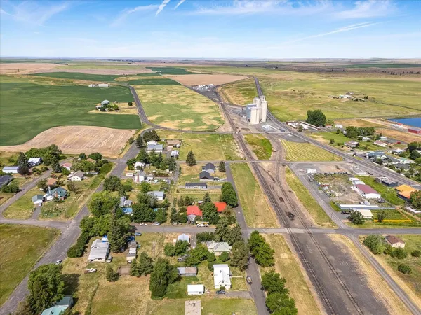 $224,900 | 255 Southeast Railroad Street, Creston, WA 99117