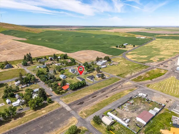 $224,900 | 255 Southeast Railroad Street, Creston, WA 99117
