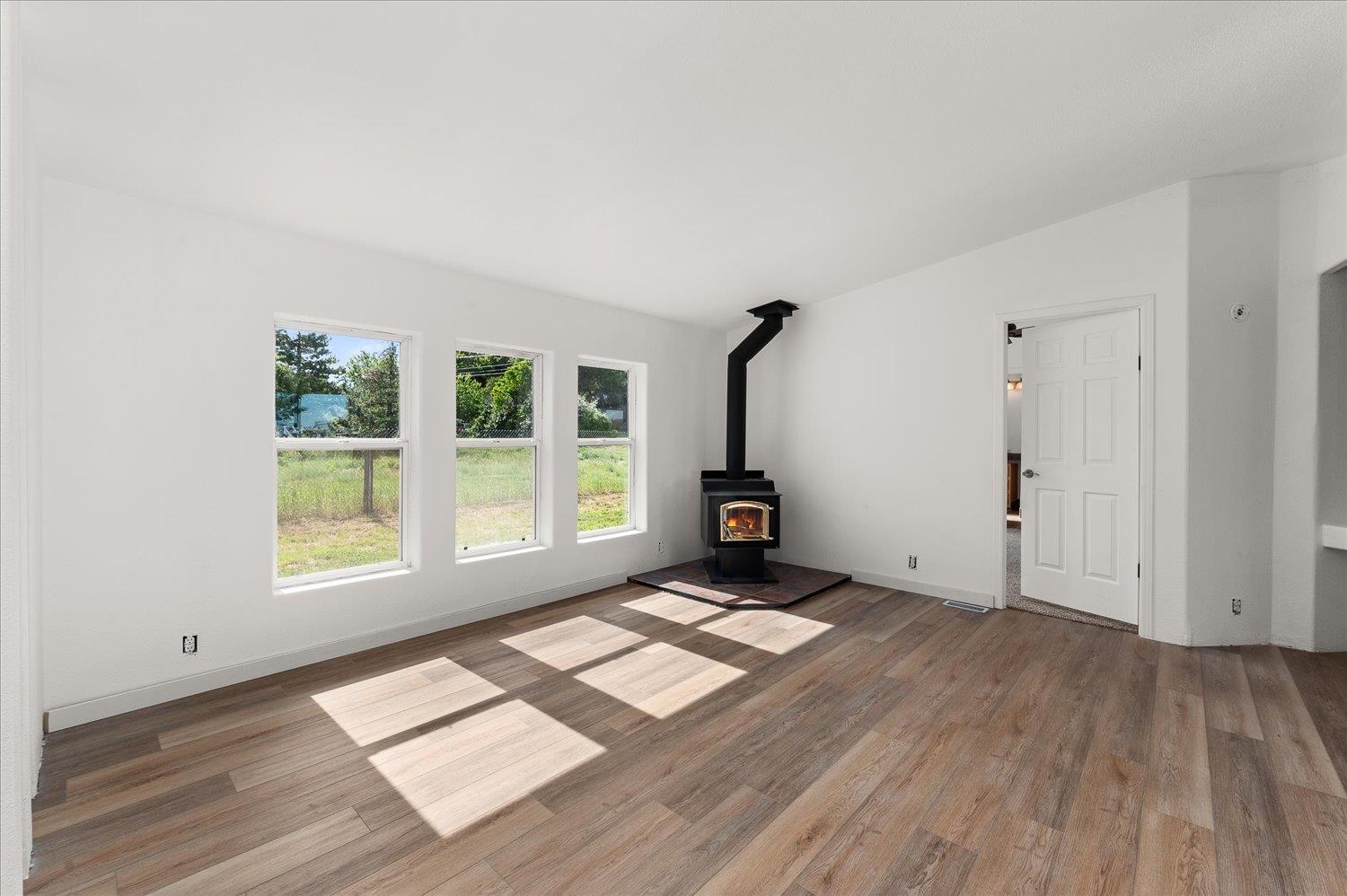 255 Southeast Railroad Street Creston, WA 99117 - Photo 5 of 48