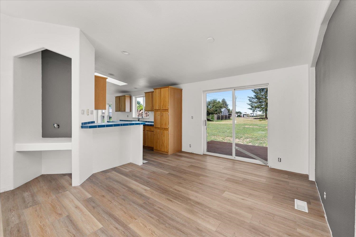 255 Southeast Railroad Street Creston, WA 99117 - Photo 10 of 48