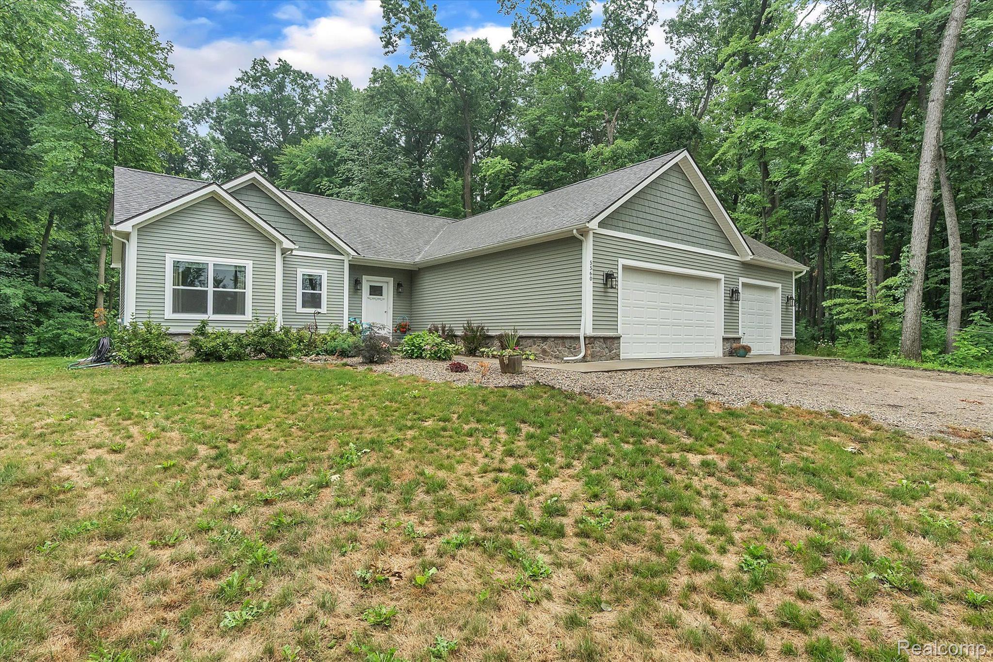 5560 Hartland Road Fenton, MI 48430 - Photo 3 of 41 Gallery Image 3