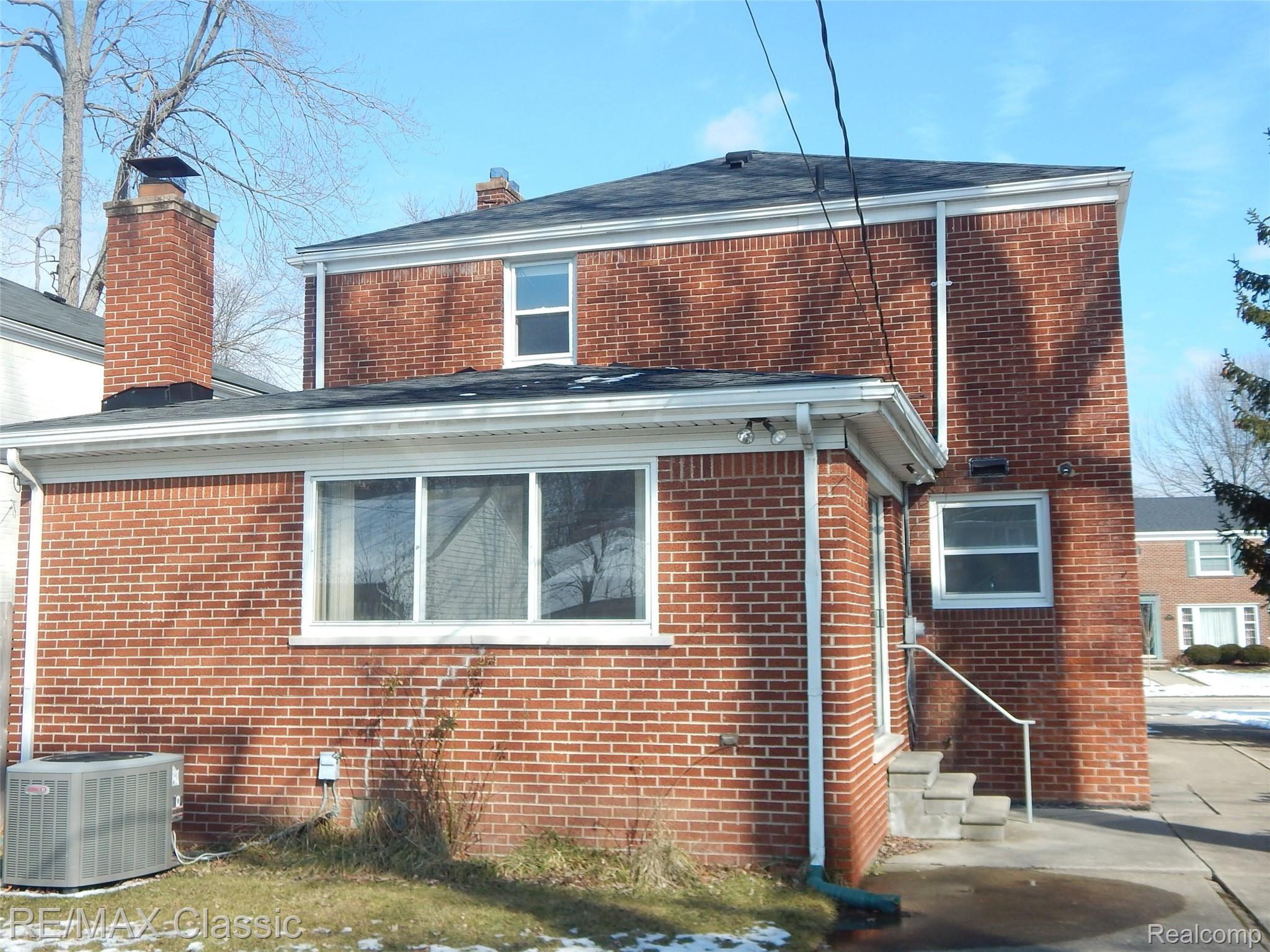 1705 Broadstone Road Grosse Pointe, MI 48236 - Photo 9 of 31 DSCN4718.JPG