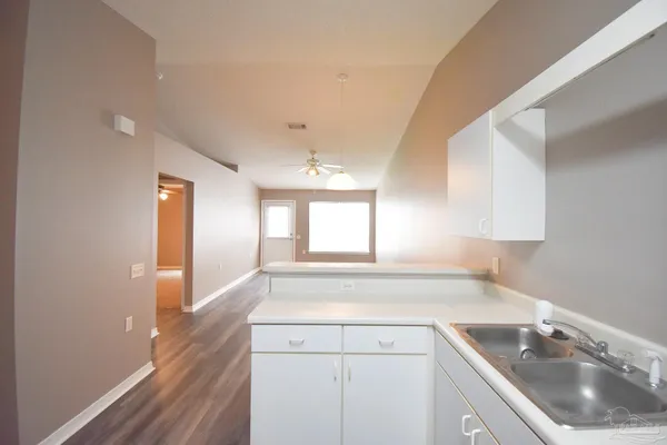 $1,295 | 309 Loveland Circle, Pensacola, FL 32526