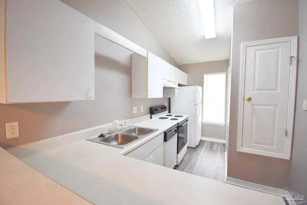 $1,295 | 309 Loveland Circle, Pensacola, FL 32526