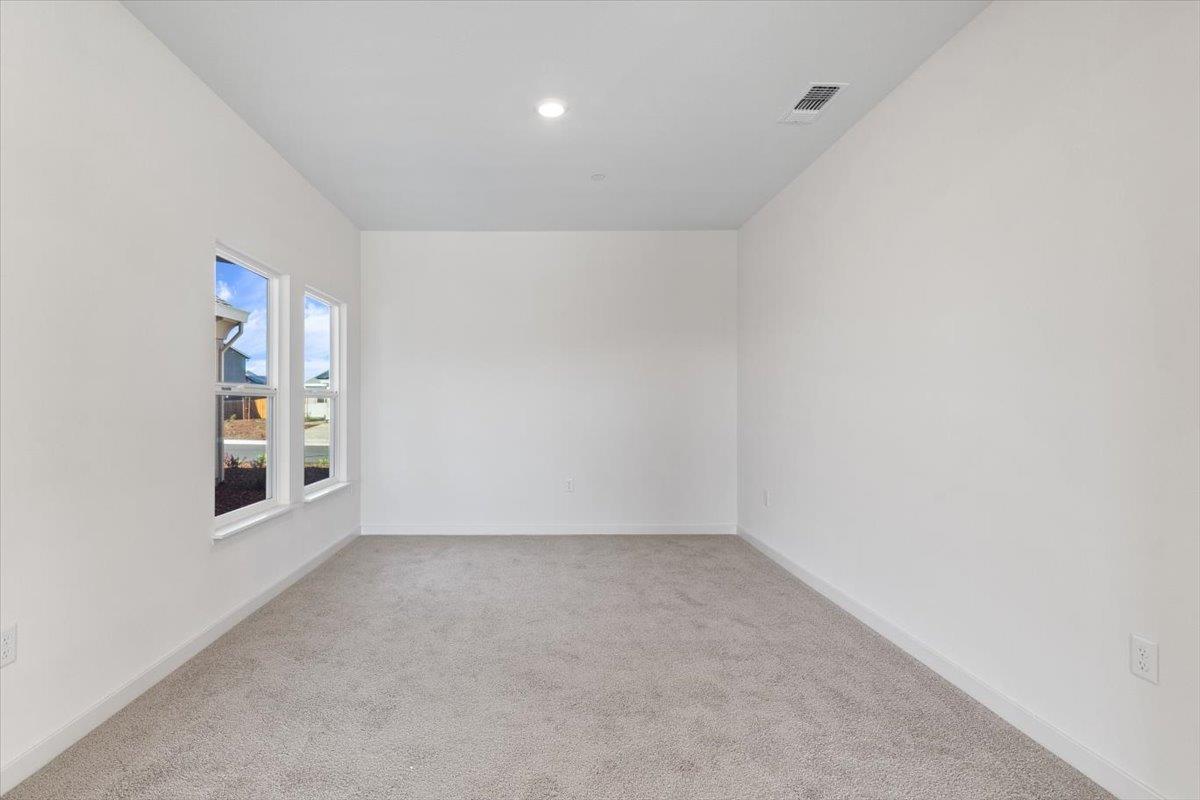 271 Piper Lane Colusa, CA 95932 - Photo 8 of 24 an empty room with windows