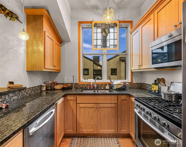 $1,100,000 | 1095 Essex Street, Unit A1&2, Camano Island, WA 98282