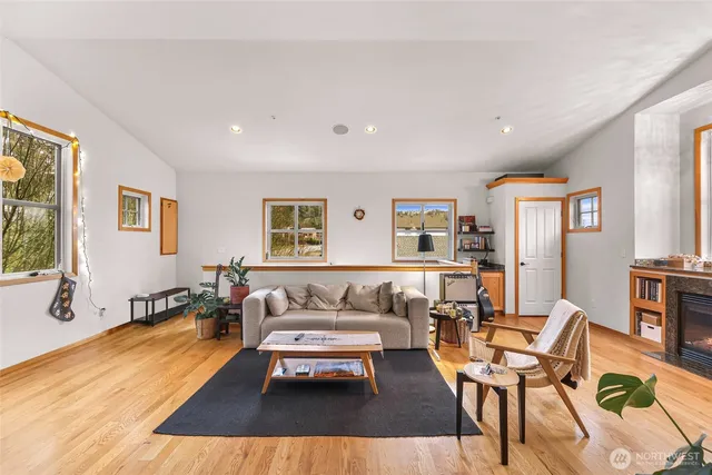 $1,100,000 | 1095 Essex Street, Unit A1&2, Camano Island, WA 98282