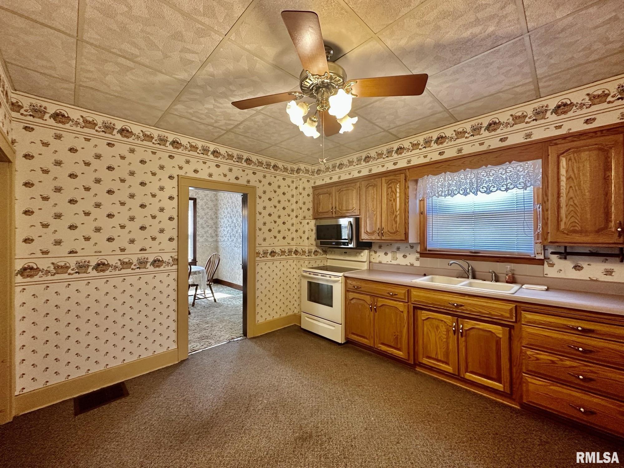 201 East Alder Road Canton, IL 61520 - Photo 18 of 75