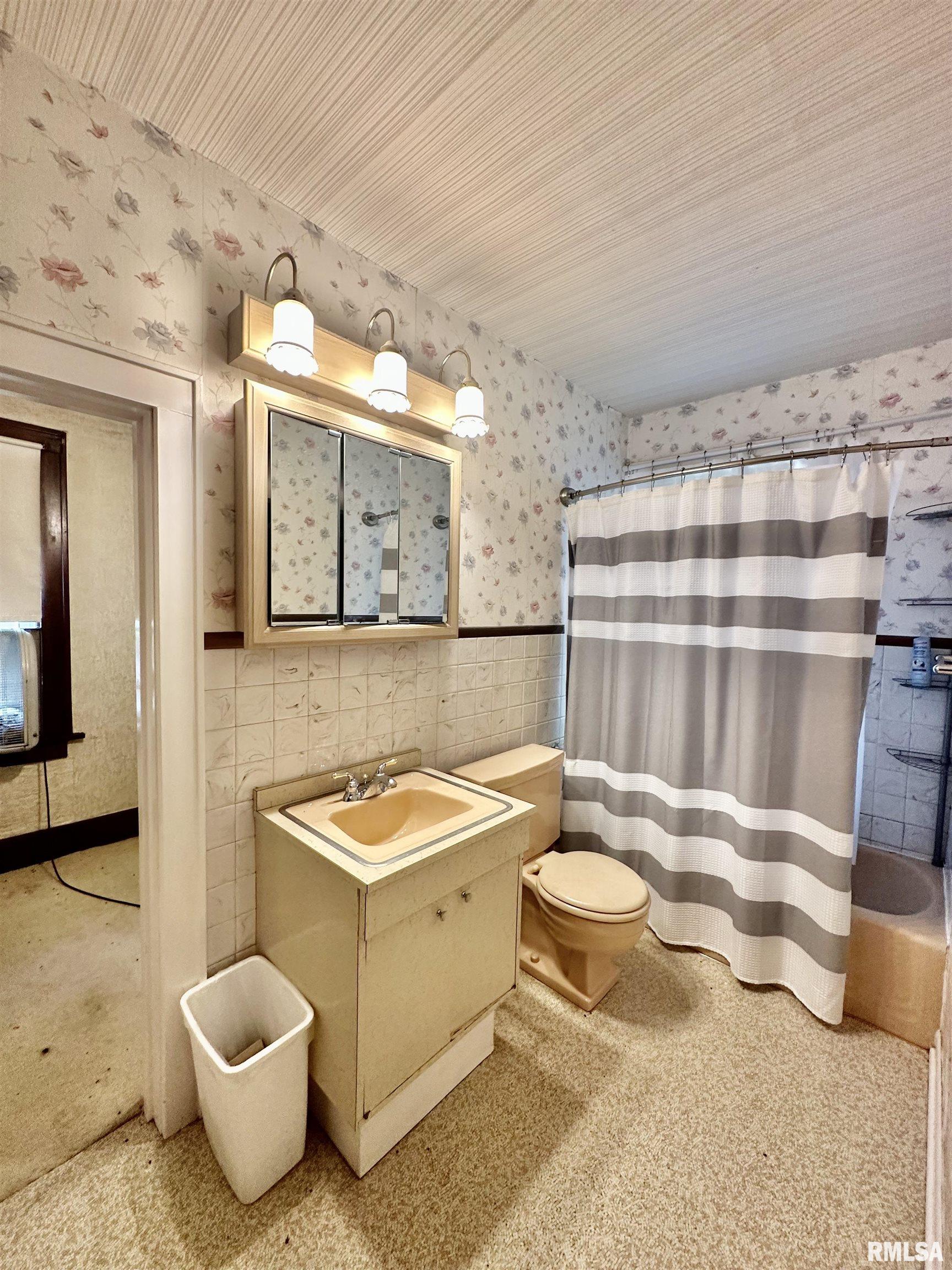 201 East Alder Road Canton, IL 61520 - Photo 40 of 75