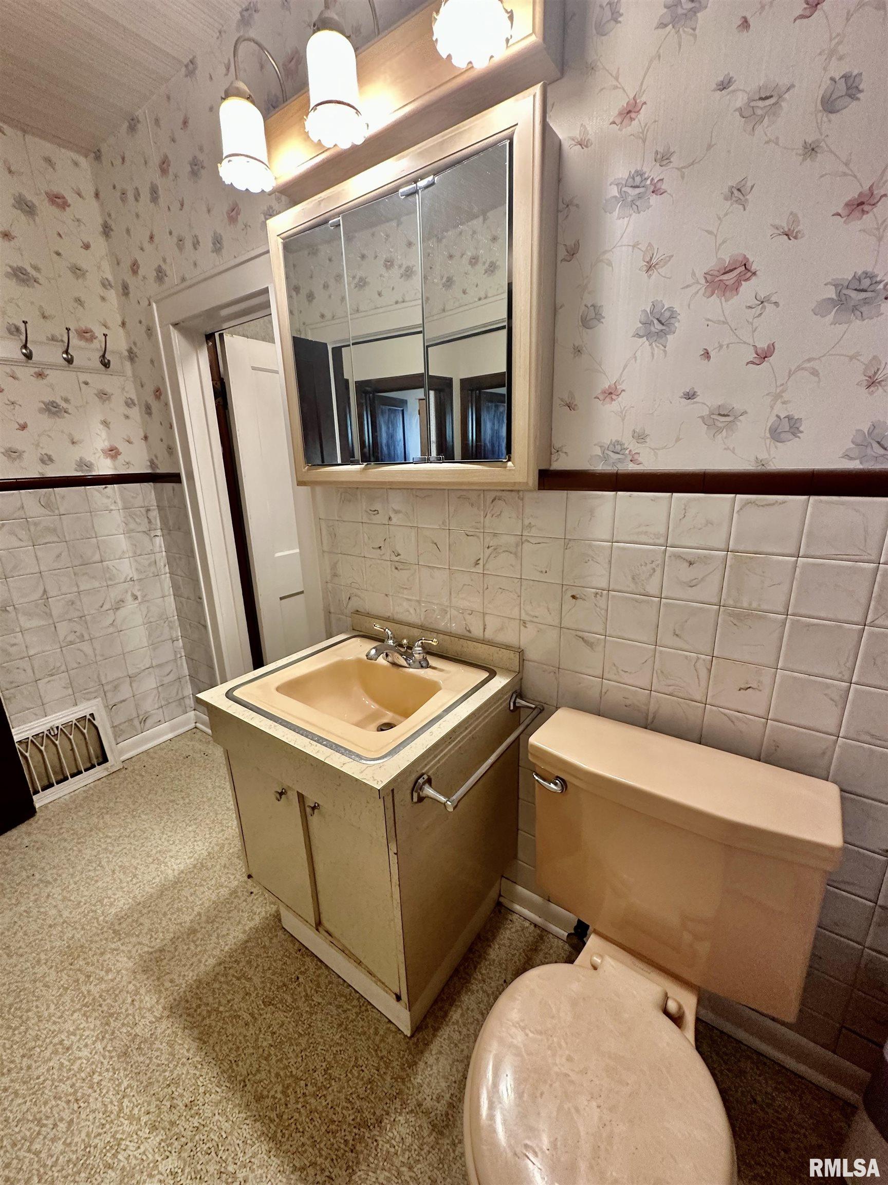 201 East Alder Road Canton, IL 61520 - Photo 41 of 75