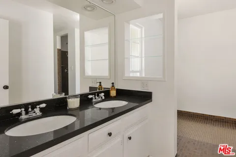 $1,399,000 | 1561 Carmona Avenue, Los Angeles, CA 90019