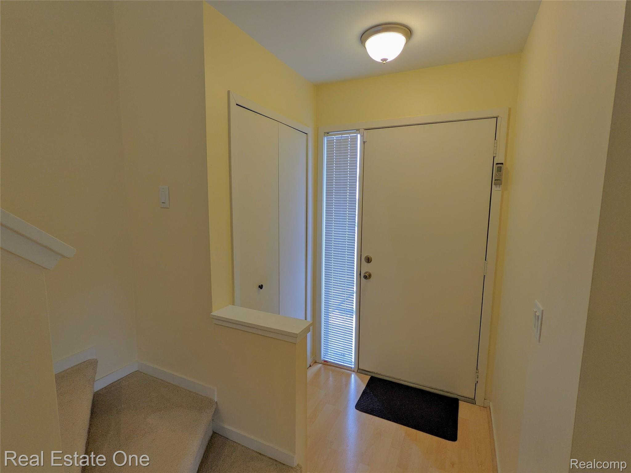 647 Ashley Circle East Rochester, MI 48307 - Photo 3 of 45 PXL_20210121_190212972.jpg