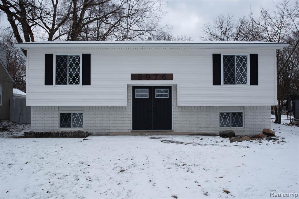 2976 Lansdowne Road Waterford, MI 48329 - Photo 1 of 18