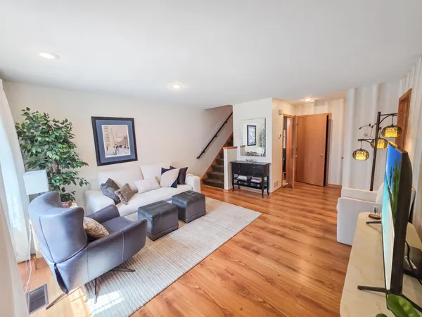 $249,500 | 11650 Millpond Avenue, Burnsville, MN 55337