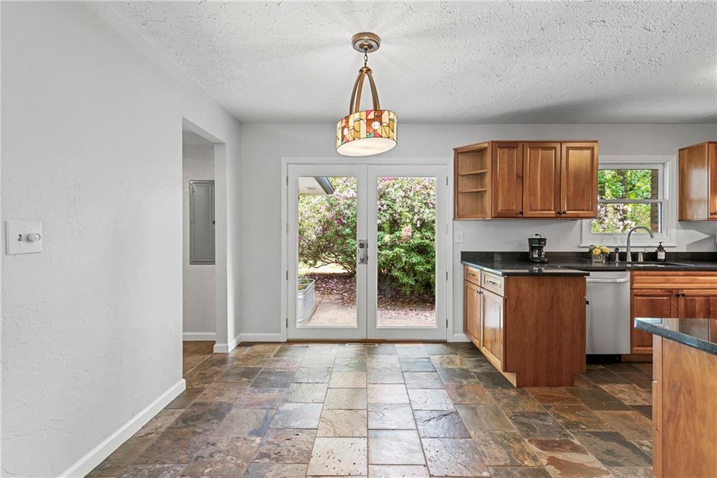 1619 Moncrief Circle Decatur, GA 30033 - Photo 8 of 42