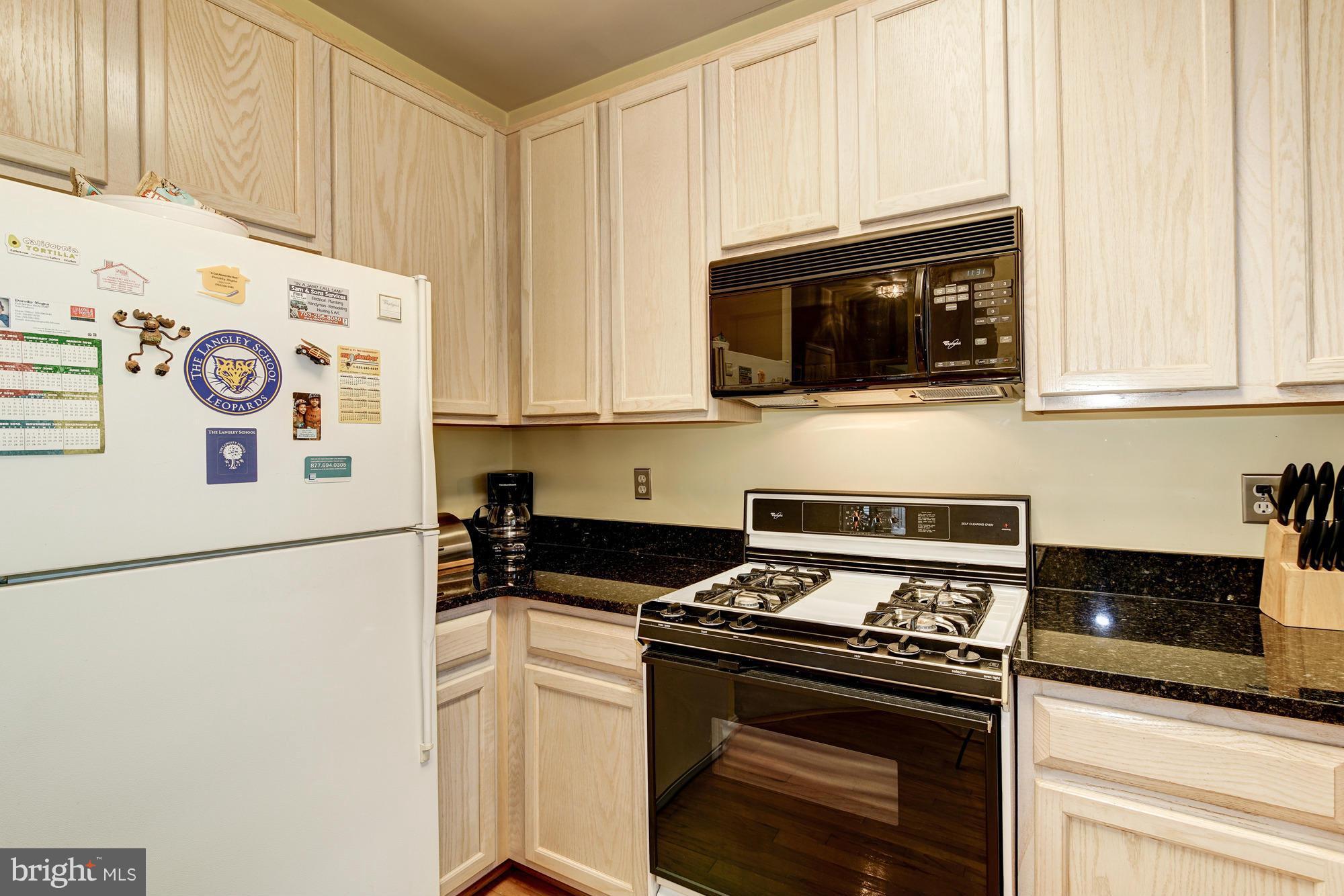 11406 Windleaf Court, Unit O Reston, VA 20194 - Photo 11 of 30 Kitchen