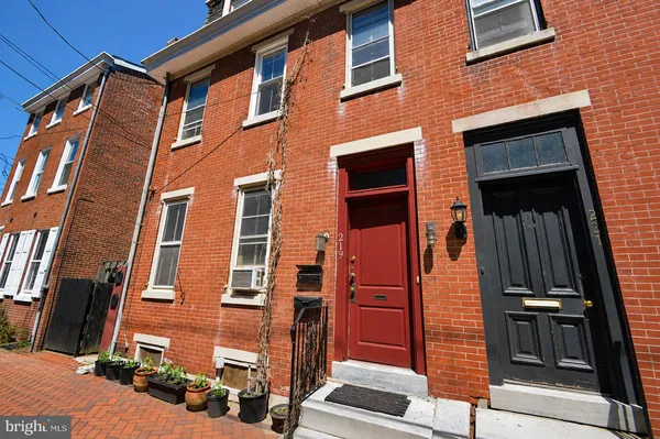 $2,200 | 219 Wood Street, Burlington, NJ 08016