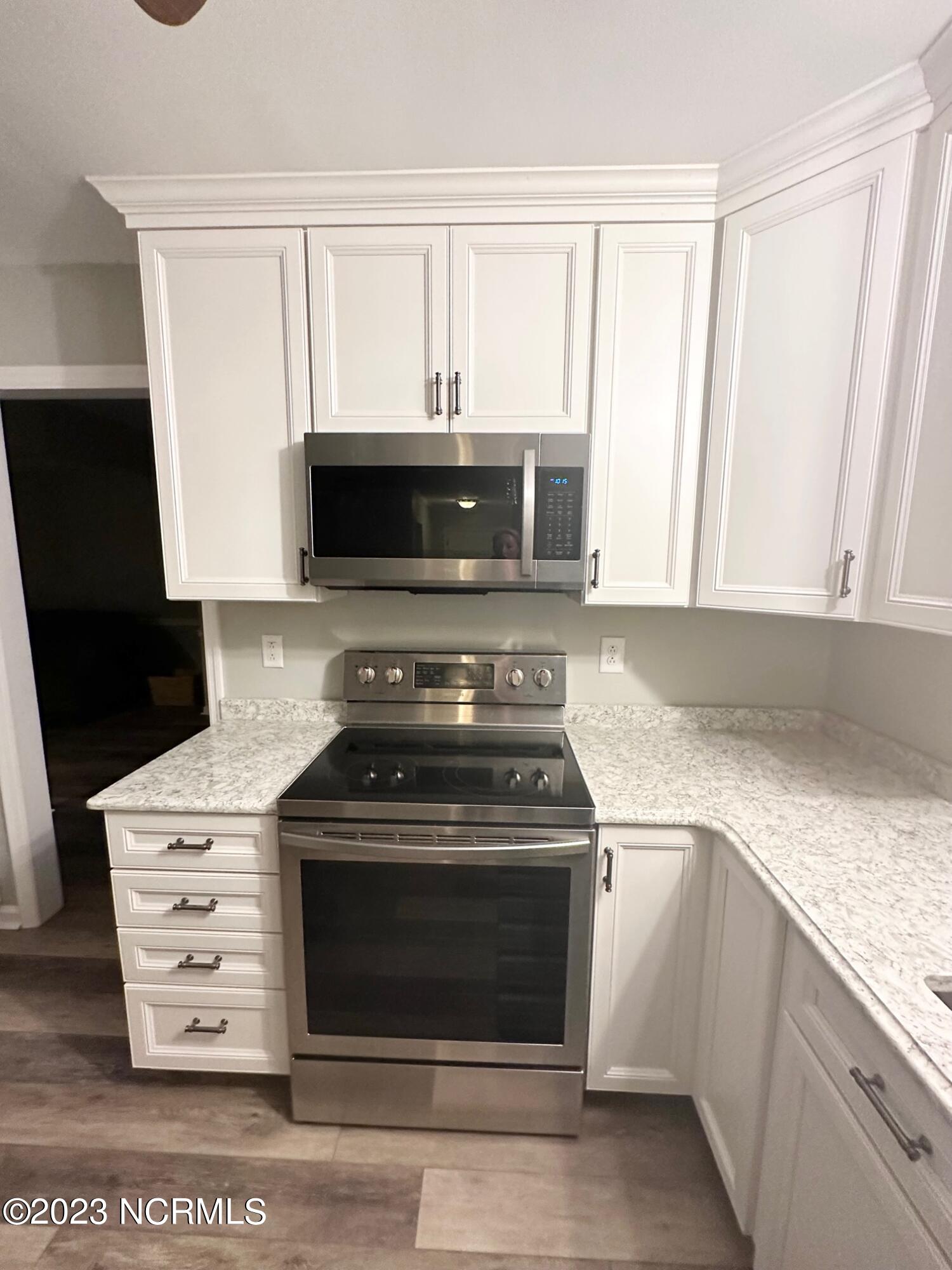 108 Quail Ridge Road Havelock, NC 28532 - Photo 18 of 32 New stainless applicances