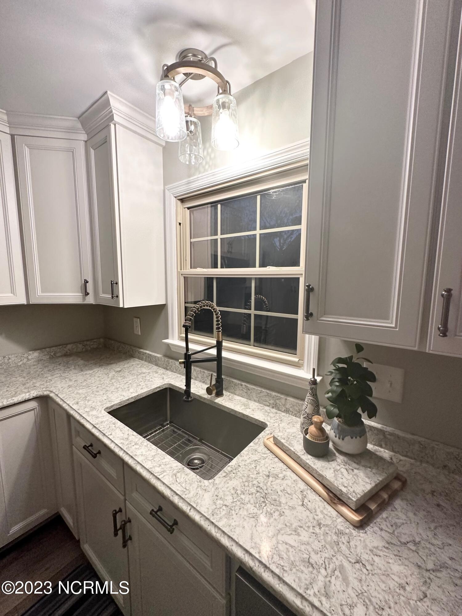 108 Quail Ridge Road Havelock, NC 28532 - Photo 19 of 32 Farmhouse sink
