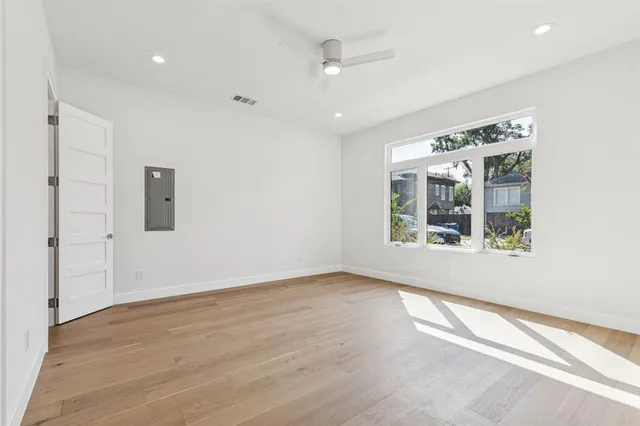 $5,250 | 900 Haines Avenue, Dallas, TX 75208