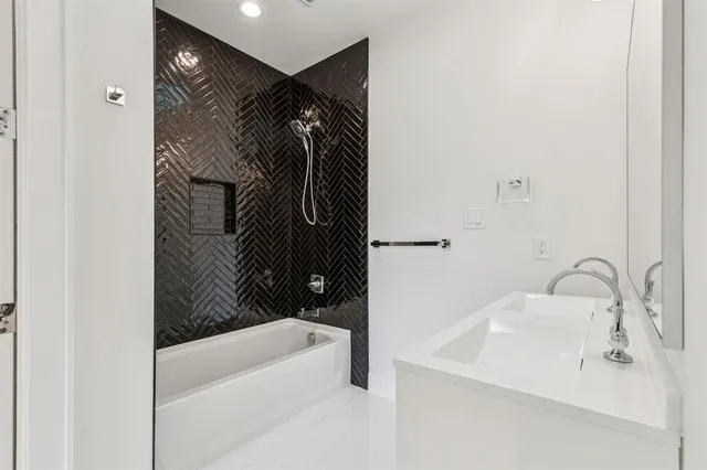 $5,250 | 900 Haines Avenue, Dallas, TX 75208