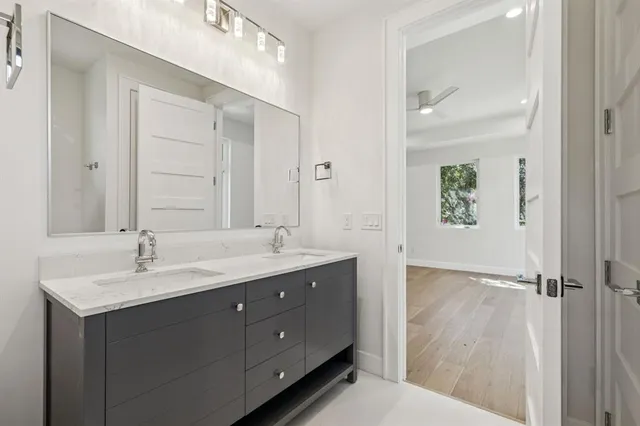 $5,250 | 900 Haines Avenue, Dallas, TX 75208