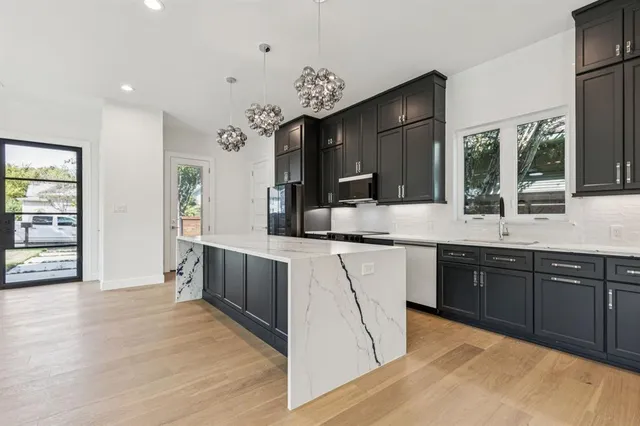 $5,250 | 900 Haines Avenue, Dallas, TX 75208