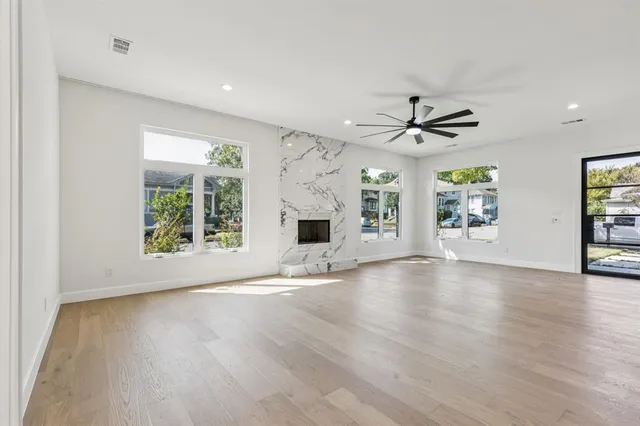 $5,250 | 900 Haines Avenue, Dallas, TX 75208