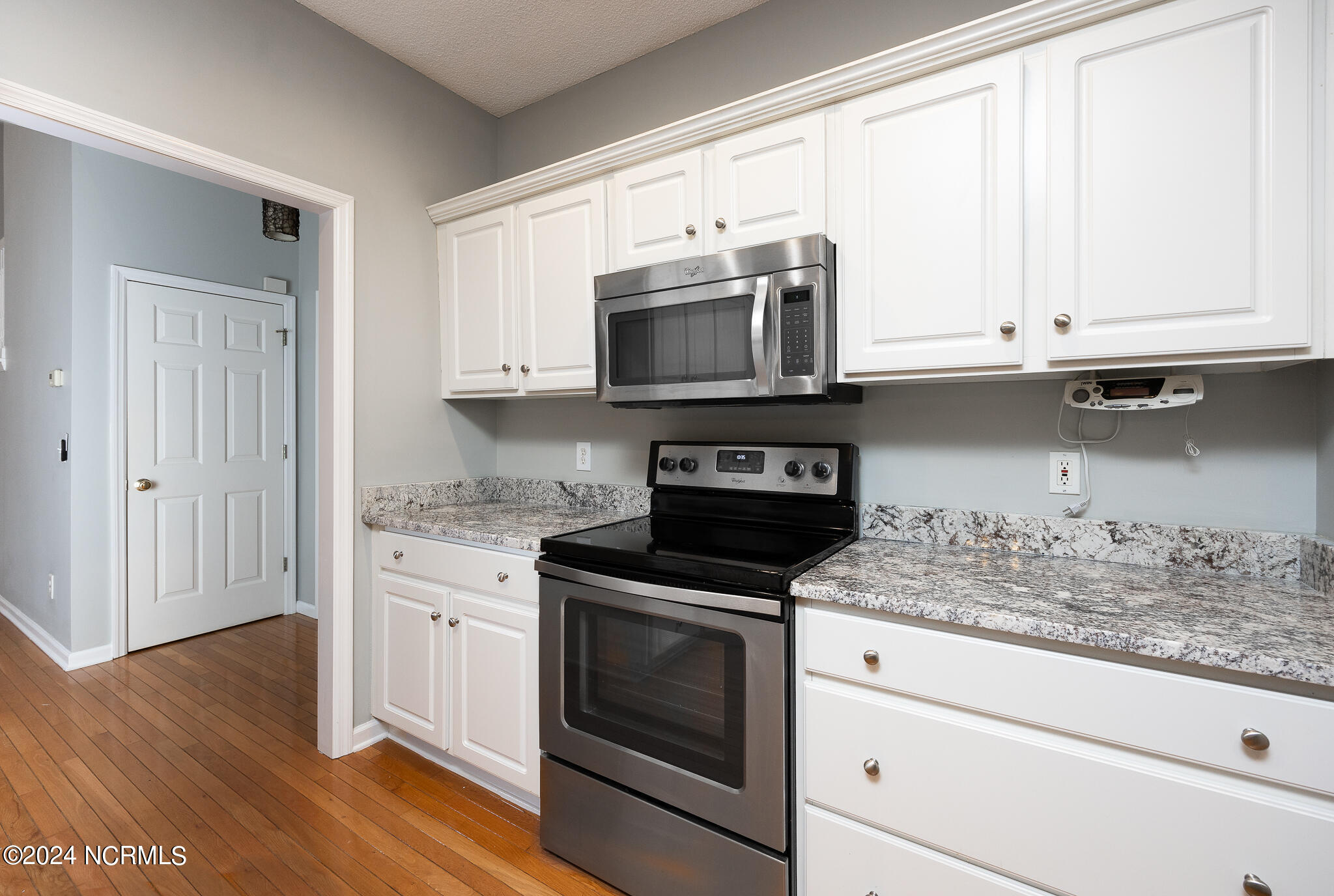 90 Sugar Pine Drive Pinehurst, NC 28374 - Photo 11 of 35 kitchen oven
