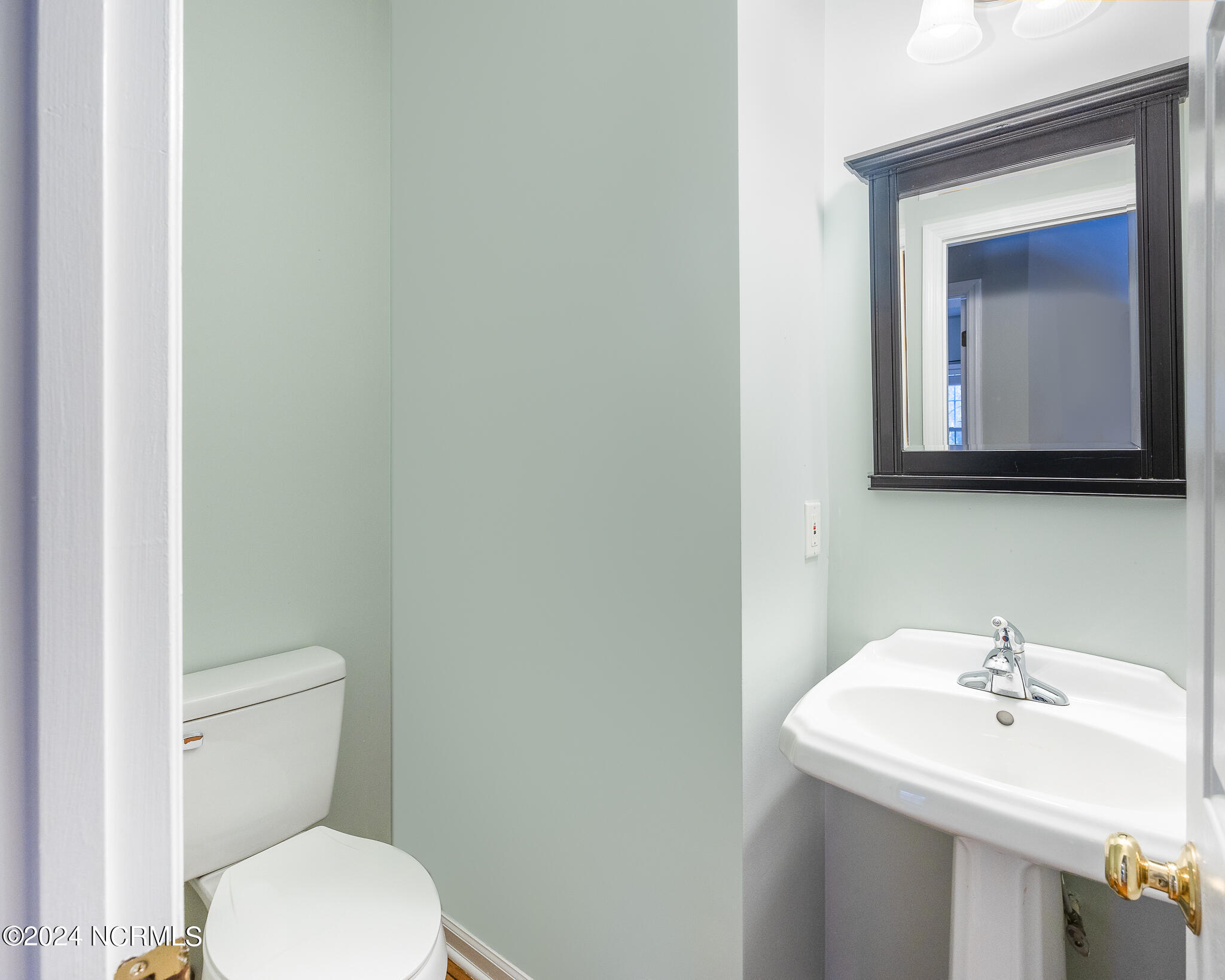 90 Sugar Pine Drive Pinehurst, NC 28374 - Photo 12 of 35 half bath