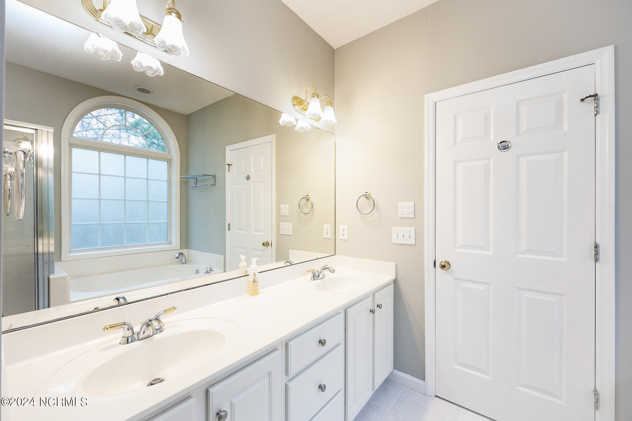 90 Sugar Pine Drive Pinehurst, NC 28374 - Photo 15 of 35 owner bath