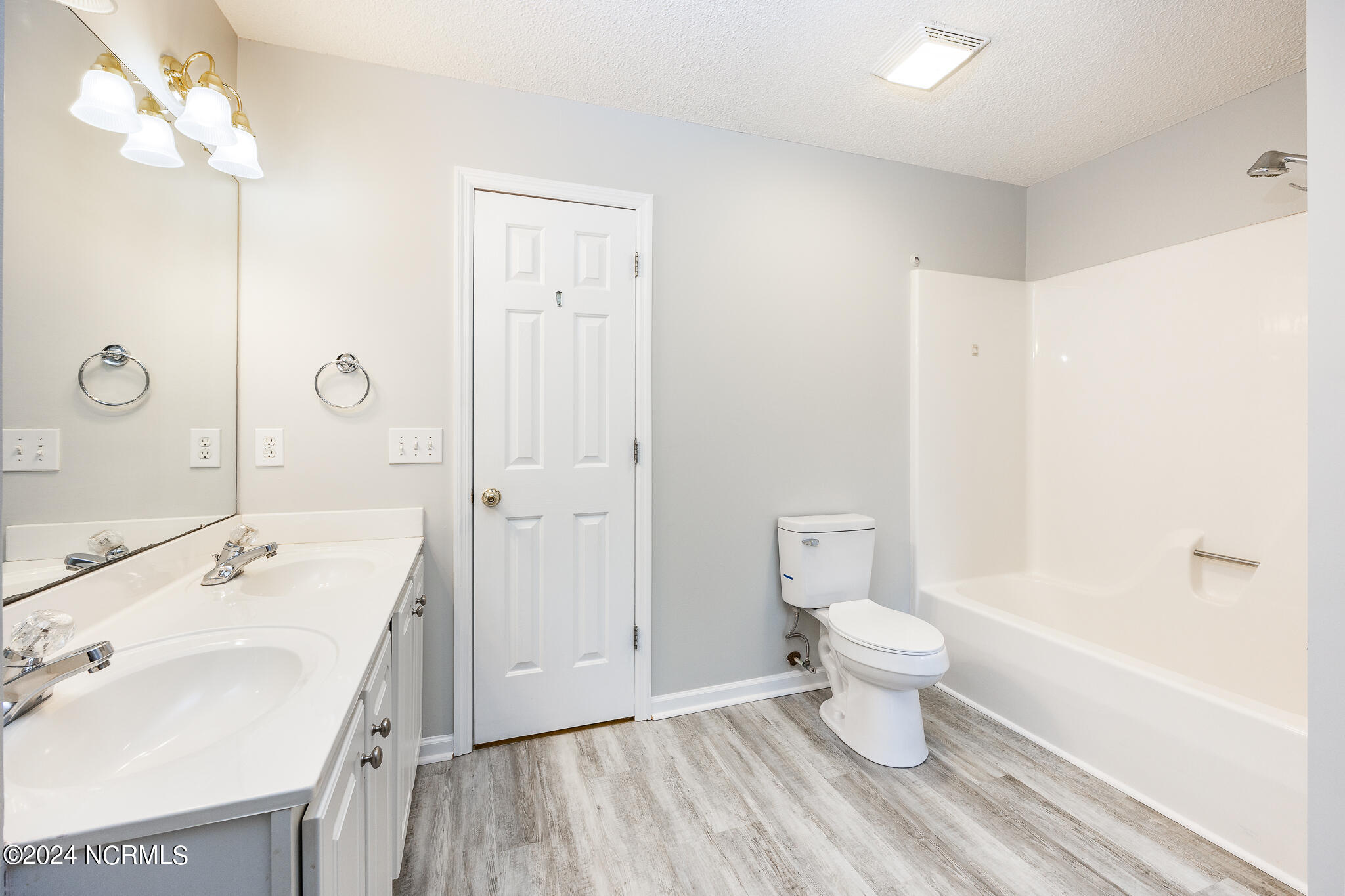 90 Sugar Pine Drive Pinehurst, NC 28374 - Photo 23 of 35 guest tub