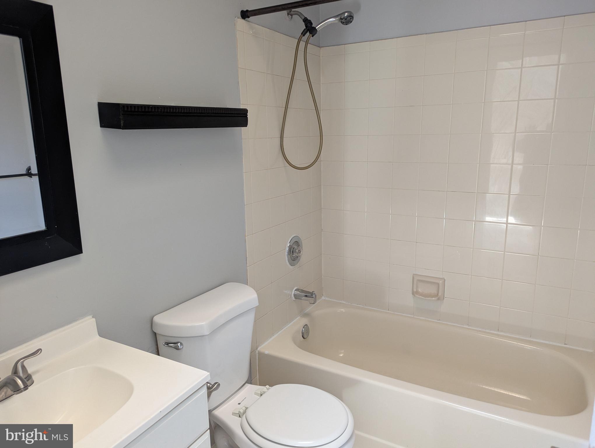 22 Bryce Court Baltimore, MD 21236 - Photo 13 of 23 Primary bath with tub