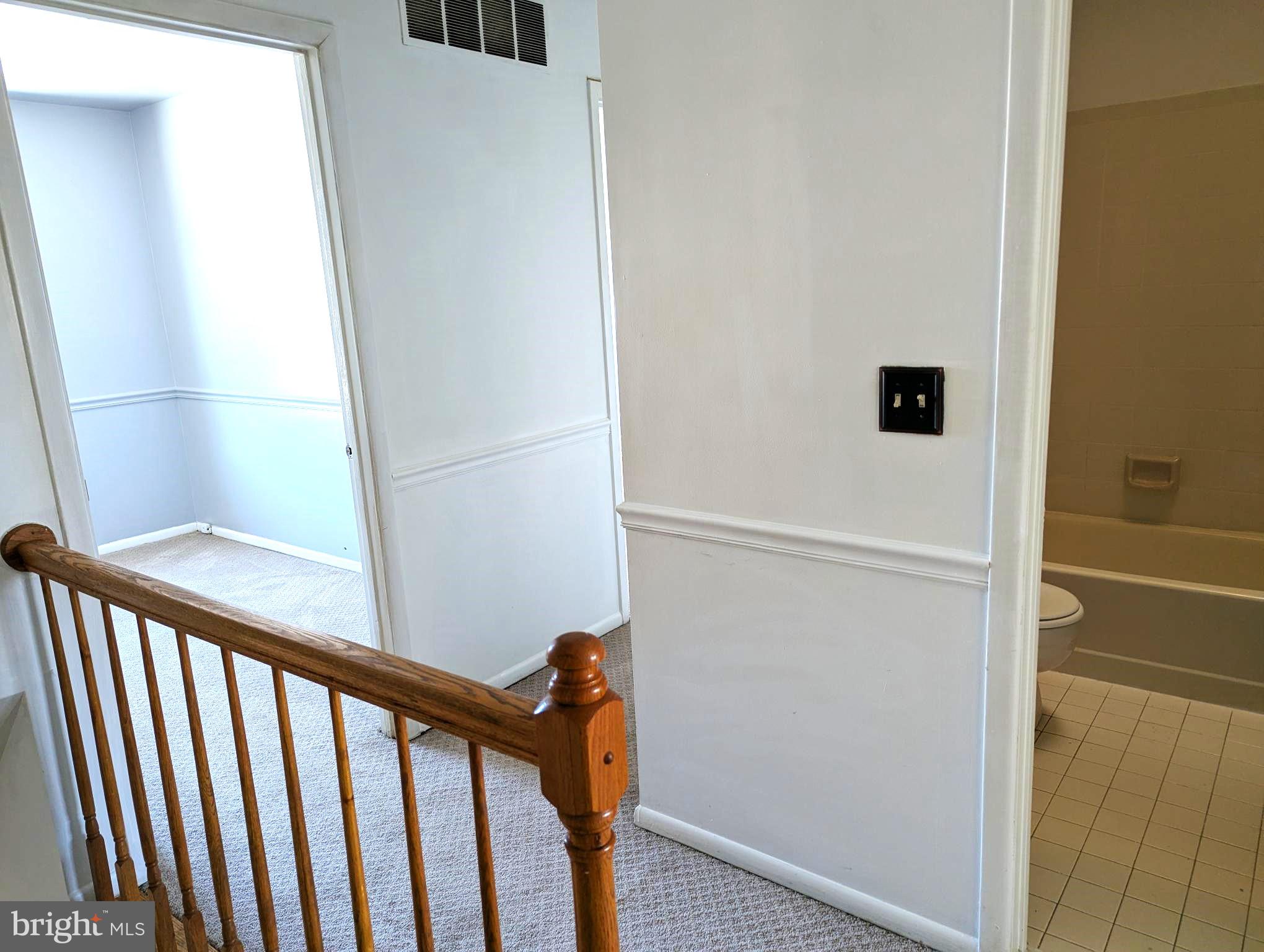 22 Bryce Court Baltimore, MD 21236 - Photo 10 of 23 Upper level landing