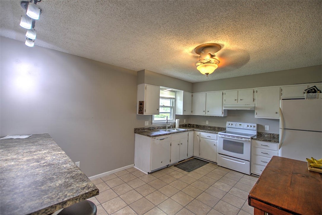 2323 North Summit Avenue Decatur, IL 62526 - Photo 14 of 28